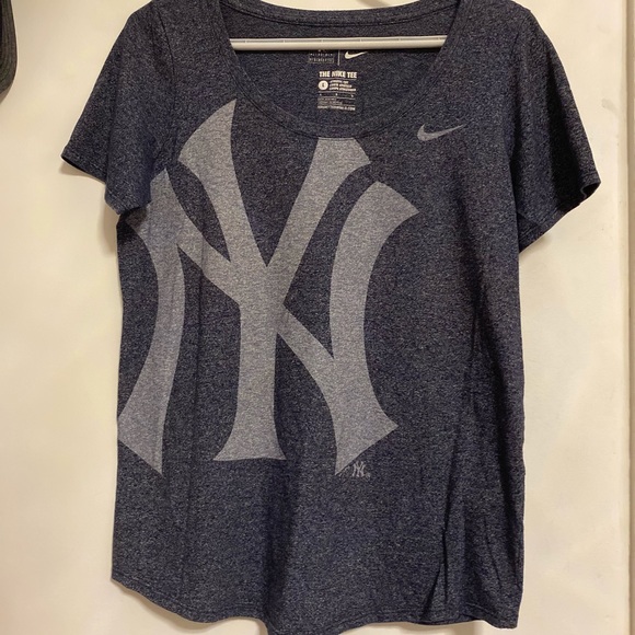 Nike Tops - Women’s New York Yankees Tee